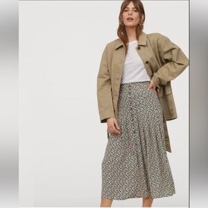 H&M SKIRT DITSY MULTI FLORAL MIDI PLEATED FRONT BUTTONS - COLORFUL FLOWER PRINT